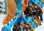Kim'in askerleri lunaparkta eğlendi