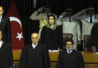 Erdoğan konuşurken sıralara vurdular! VİDEO