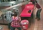 Çocuğunu makineye koyan babanın zor anları