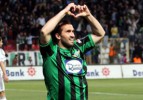 Soyunma odasında Teofanis Gekas marşı