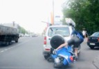Rusya'da motorcu kazaları kameraya yansıdı