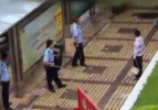 Polise bıçak çekince!