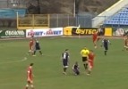 Takım arkadaşına kafa attı, kırmızı kart gördü