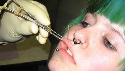 Dildeki piercing beyine bile zararlı