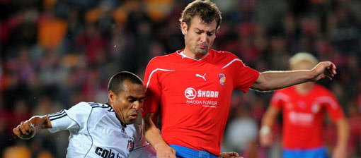 Kara Kartal, Prag'ta sert kayaya �arpt�!