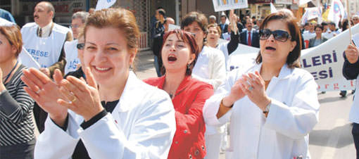 'Tam Gün Yasası'nı AYM'ye götürüyor