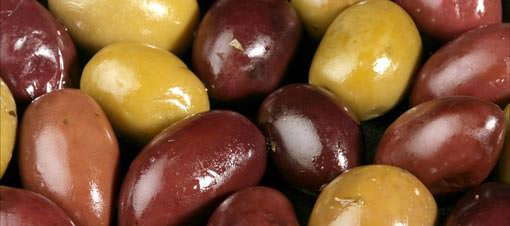 Zeytin doğal ilaç, tatlısıyla da sofraları şenlendiriyor