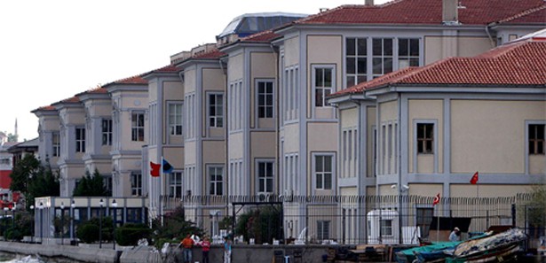 30 yıldır öğrenci yok, dersler boş