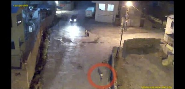 9 yaşındaki çocuğa bomba verip gönderdiler!