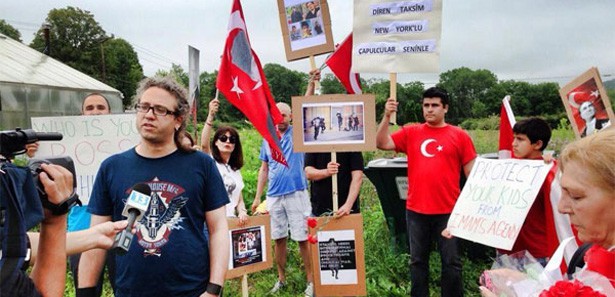 ABD'deki göstericilere 'Fethullah Gülen' şoku