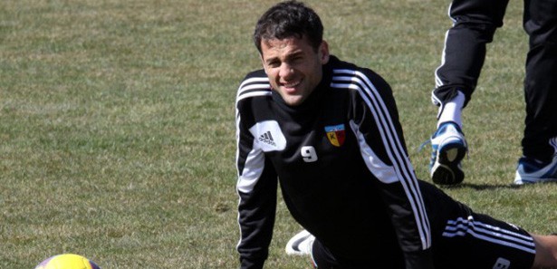 [Resim: bobo_fenere_gol_atmak_cok_kolay13701629140_h1033816.jpg]
