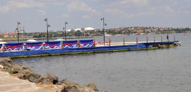 Bu plajda erkeklere yer yok