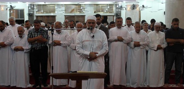 Gazze'de ilk teravihi Haniye kıldırdı