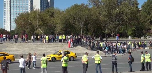 Gezi parkı kapatıldı, polis müdahale etti