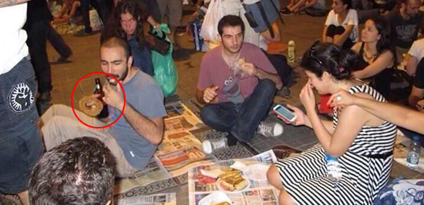Gezi eylemcileri birayla iftar yaptı!