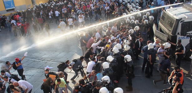 Taksim’de paladan sonra şimdi de silah sesleri!