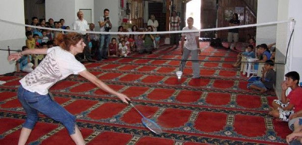 'Cami'de tepki çeken fotoğraflar!