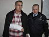 Kolu s�k��an polisi metrelerce s�r�kledi
