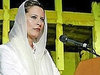 Kaddafi'nin k�z�n�n babas� i�in �srar�