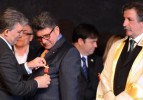 Abdullah Gül hayırseverlere madalya taktı