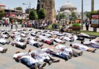 Reyhanlı saldırısına kefenli protesto