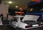 Tır, otomobille akaryakıt istasyonuna daldı