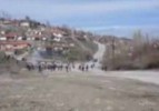 Yıkımda silahlar konuştu: 2 yaralı