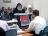 Vatandaş sırada memur okeyde VİDEO