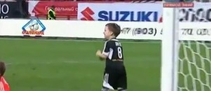 5 yaşındaki golcü jübile maçında şov yaptı!