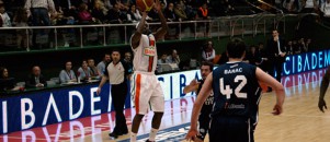 Banvit Efes'i yendi bir adım öne geçti!