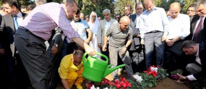 Başbakan annesinin kabrini ziyaret etti