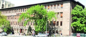 Darbecilerin işgal ettiği binada sivil anayasa