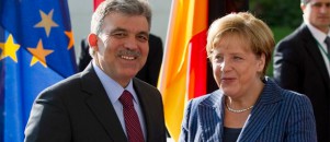 Gül ile görüşen Merkel'den kritik soru