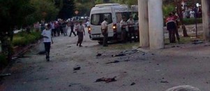Silvan'da yola döşenen bomba patladı