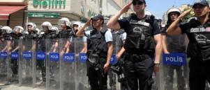 Taksim'de polis de ne yapacağını bilemedi