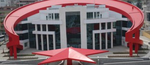 Türk bayrağı şeklinde bina